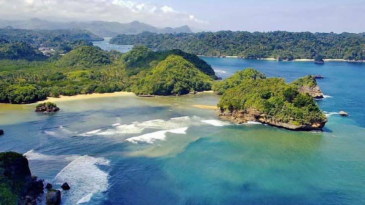 Pantai Teluk Asmara
