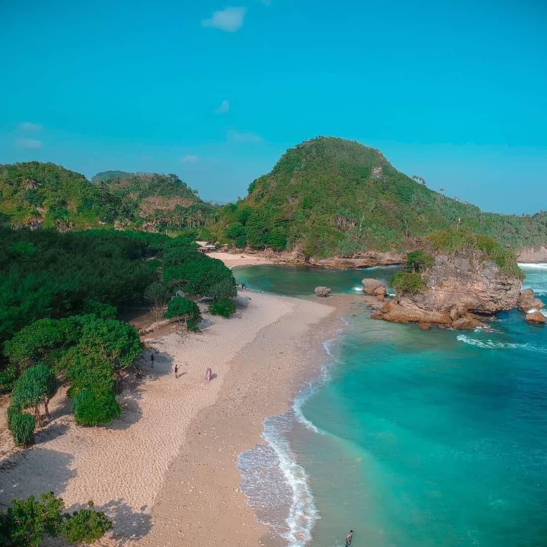 Pantai Watu Letter
